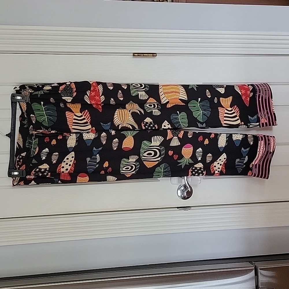 FARM Rio Black Multicolor Fish Print Pants